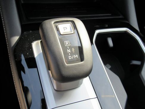 New 2025 Mitsubishi Outlander SE image 18