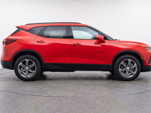 Used 2025 Chevrolet Blazer LT FWD image 11