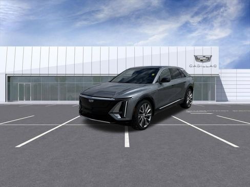 Certified 2024 Cadillac Lyriq Luxury w/ LPO, Floor Liner Package AWD/4WD image 6