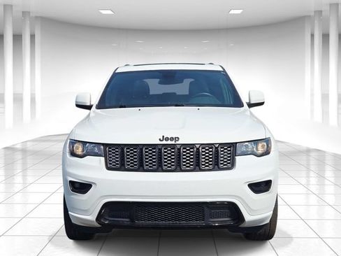 Used 2020 Jeep Grand Cherokee Altitude AWD/4WD image 5