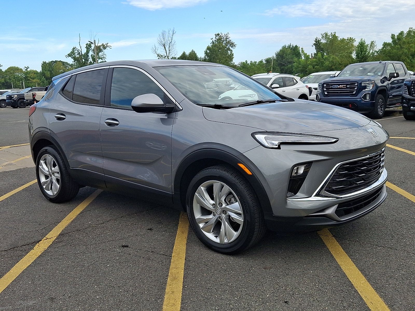 Used 2024 Buick Encore GX Preferred FWD image 1