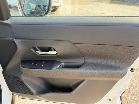 Used 2025 Nissan Kicks SV FWD image 14
