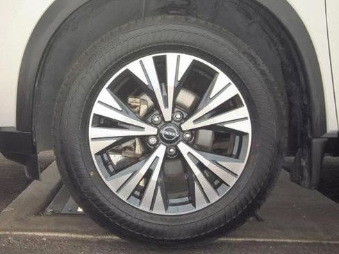 Used 2023 Nissan Rogue SV image 7