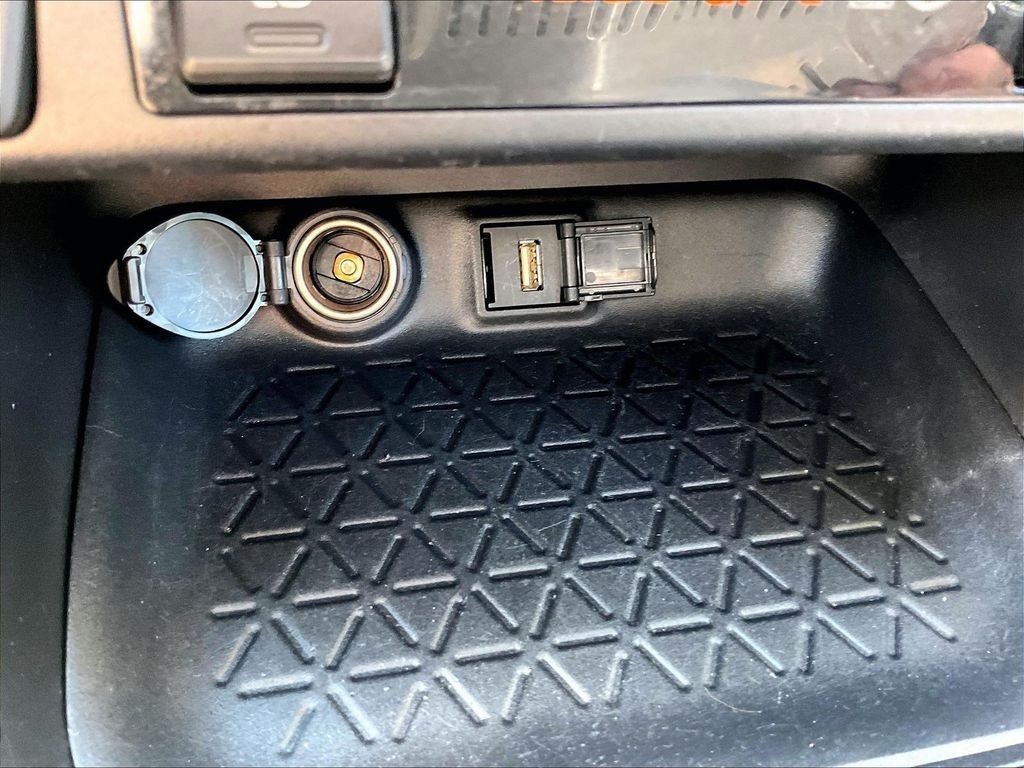 Used 2022 Toyota RAV4 XLE w/ XLE Grade Weather Package AWD/4WD image 27