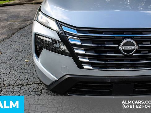 Used 2024 Nissan Rogue S FWD image 11