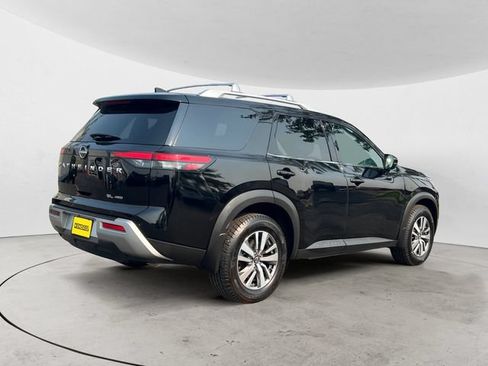 Used 2023 Nissan Pathfinder SL AWD/4WD image 5