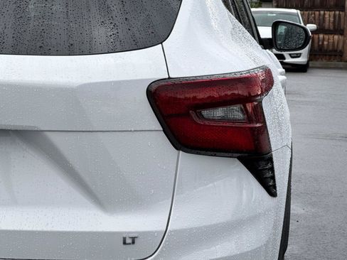 Used 2025 Chevrolet Trax LT image 29