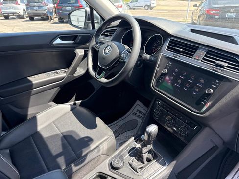 Used 2021 Volkswagen Tiguan SE w/ Panoramic Sunroof Package AWD/4WD image 22