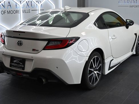 Used 2022 Toyota GR86 RWD image 4