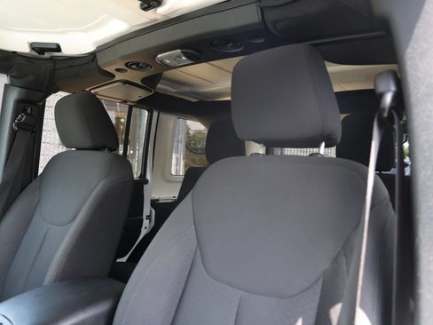 Used 2018 Jeep Wrangler Unlimited Sport S AWD/4WD image 23