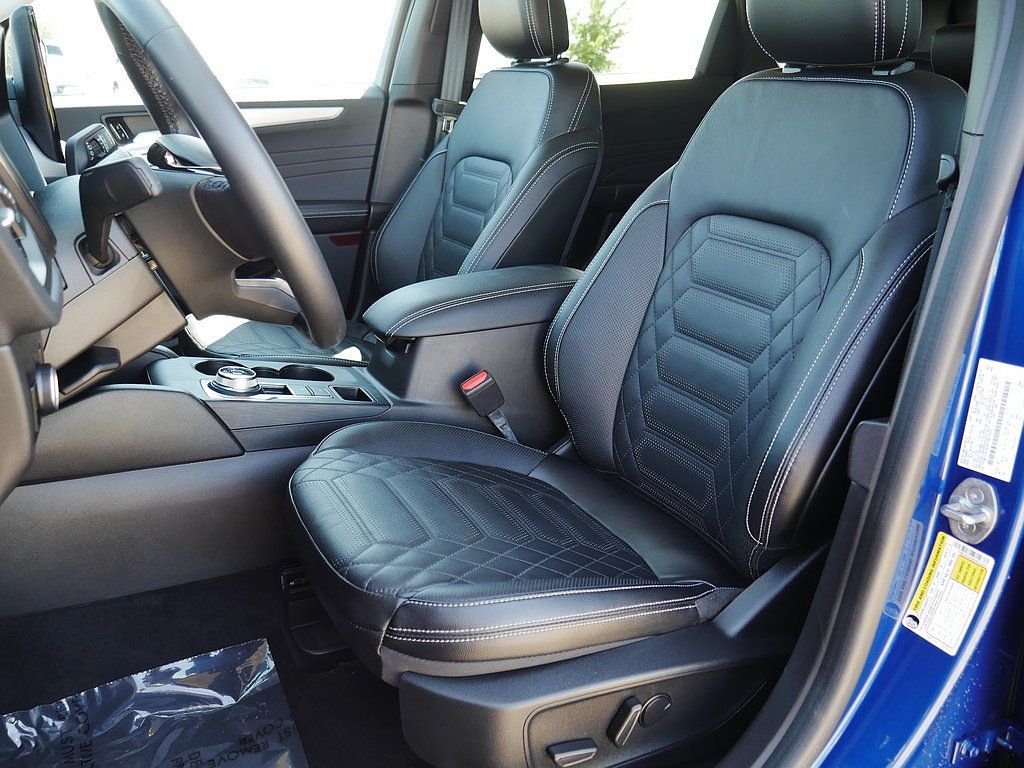 Used 2023 Ford Escape Platinum w/ Premium Technology Package AWD/4WD image 14