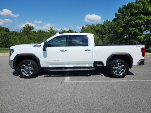 Used 2025 GMC Sierra 2500 SLT w/ SLT Premium Package AWD/4WD image 2