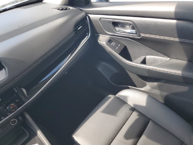 Certified 2025 Nissan Rogue SL w/ SL Premium Package FWD image 31
