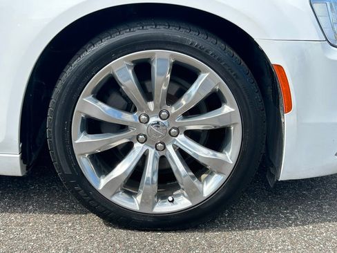 Used 2018 Chrysler 300 Limited RWD image 41