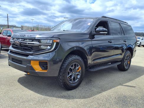 Used 2025 Ford Expedition Tremor image 3