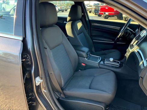 Used 2021 Chrysler 300 Touring image 8