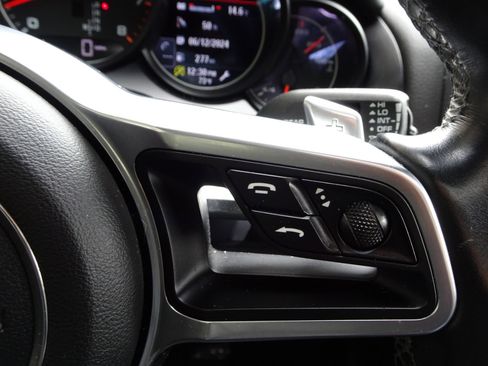 Used 2017 Porsche Cayenne Platinum Edition image 17