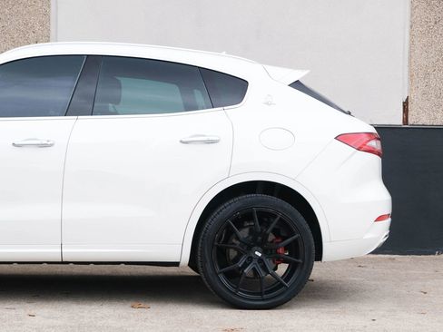 Used 2017 Maserati Levante S AWD/4WD image 8