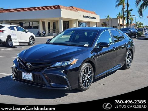 Used 2023 Toyota Camry SE image 1