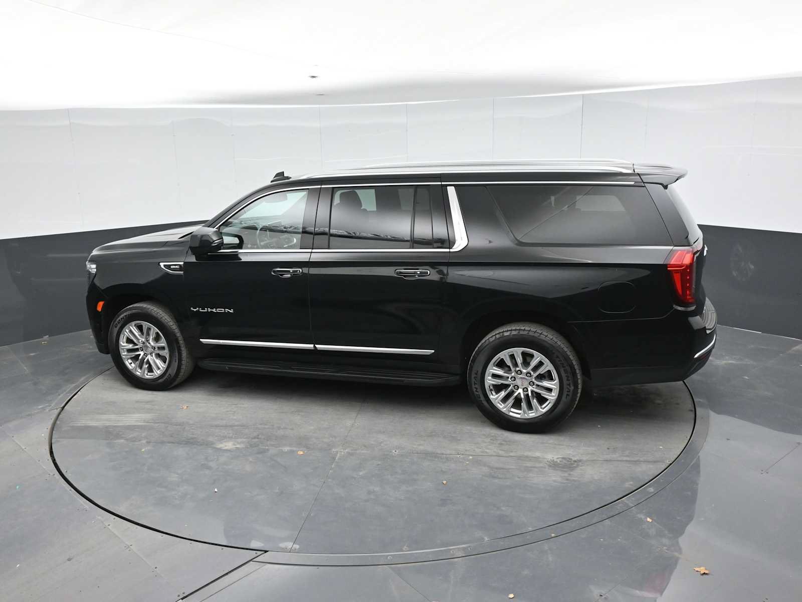 Used 2024 GMC Yukon XL SLT w/ SLT Luxury Package AWD/4WD image 28