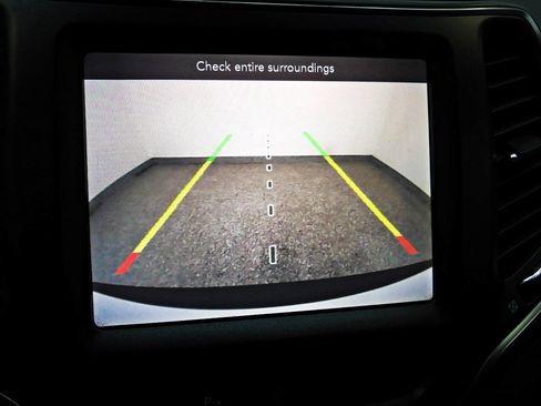 Used 2019 Jeep Cherokee Trailhawk image 16