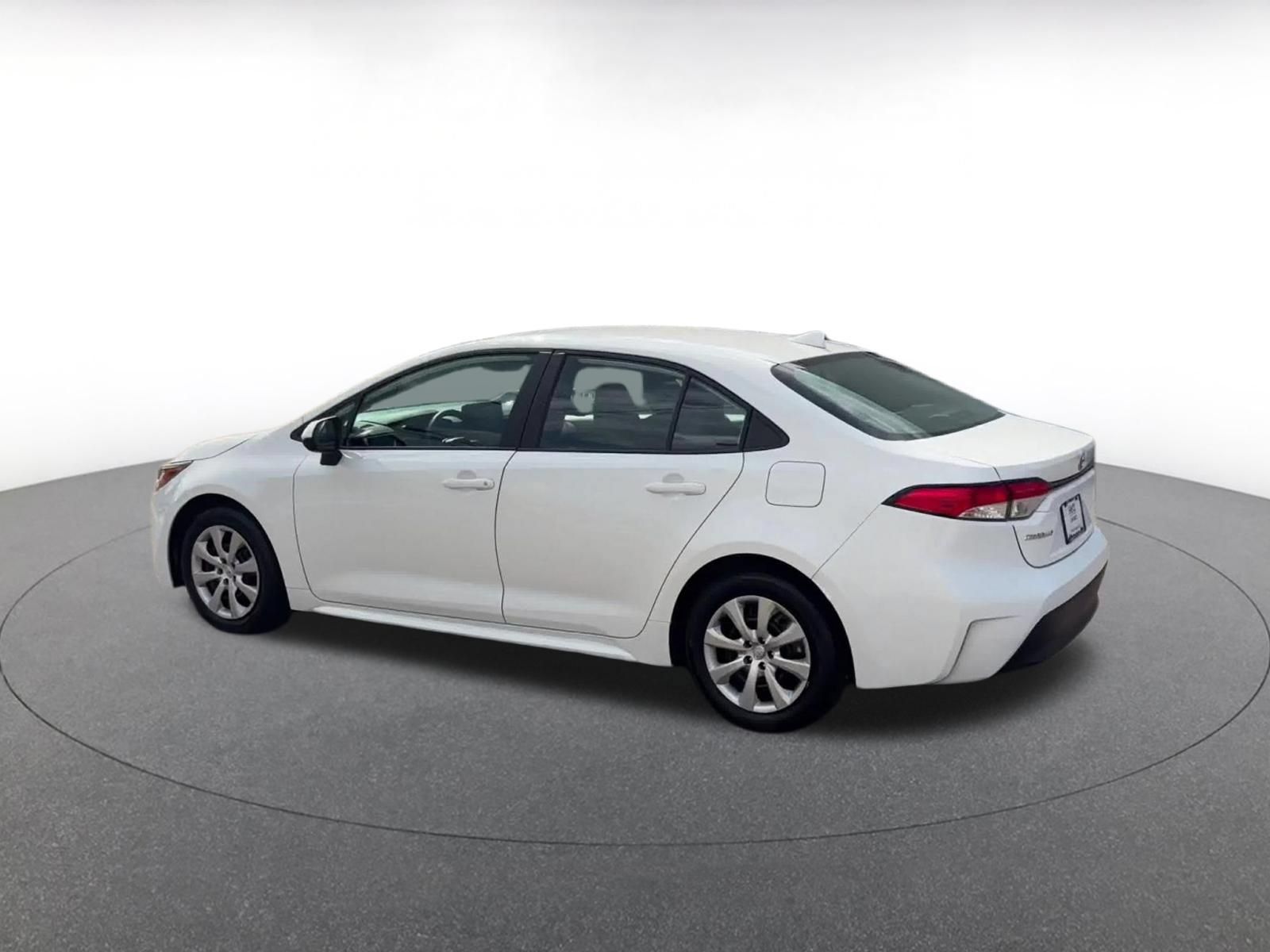 Used 2025 Toyota Corolla LE FWD image 9