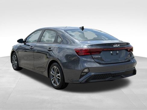 Used 2023 Kia Forte LXS FWD image 3