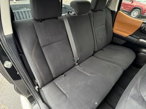 Used 2018 Toyota Tacoma SR5 image 17