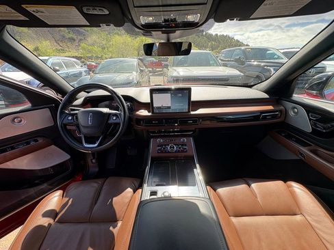 Used 2020 Lincoln Aviator Reserve w/ Equipment Group 201A image 4