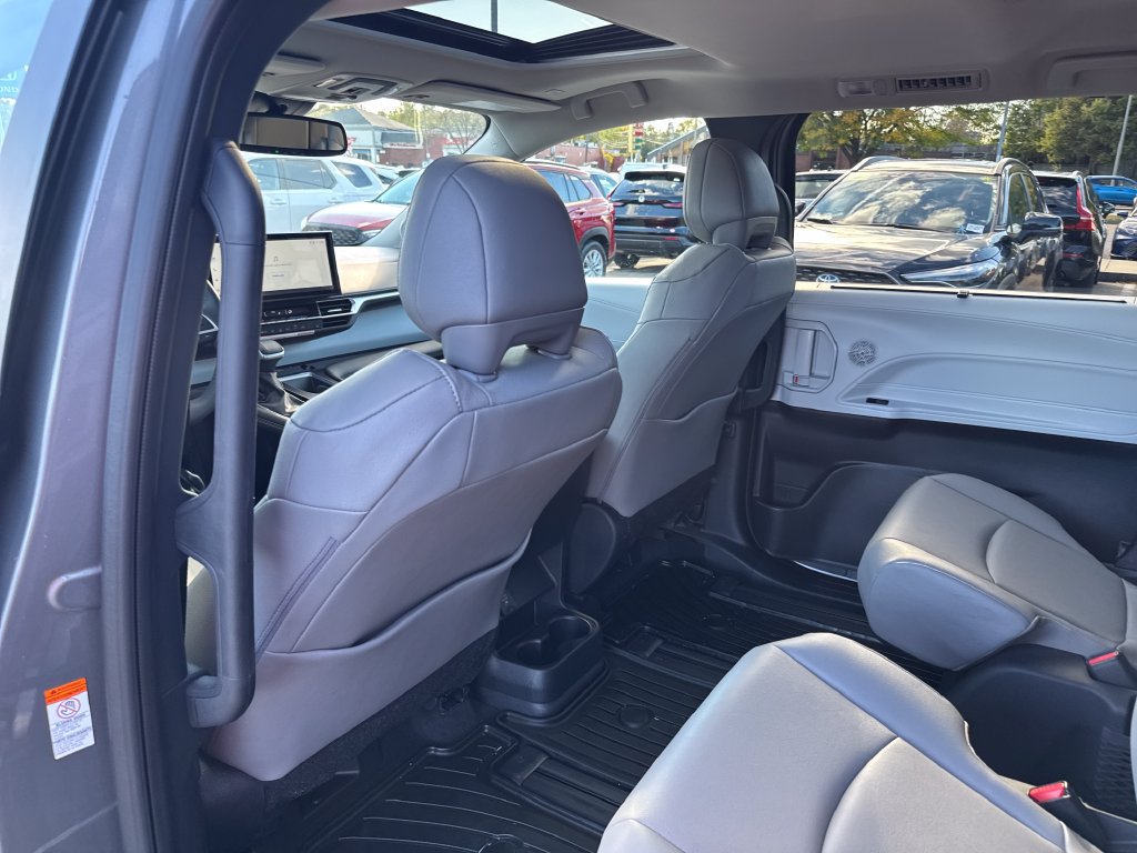 Used 2026 Toyota Sienna XLE AWD/4WD image 33