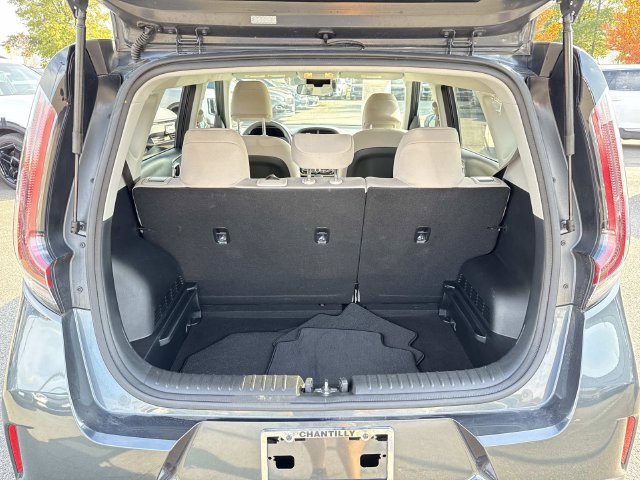 Used 2025 Kia Soul LX w/ LX Technology Package FWD image 12