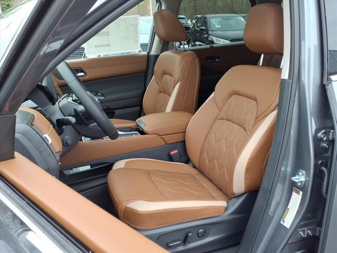 New 2026 Nissan Pathfinder Platinum image 4
