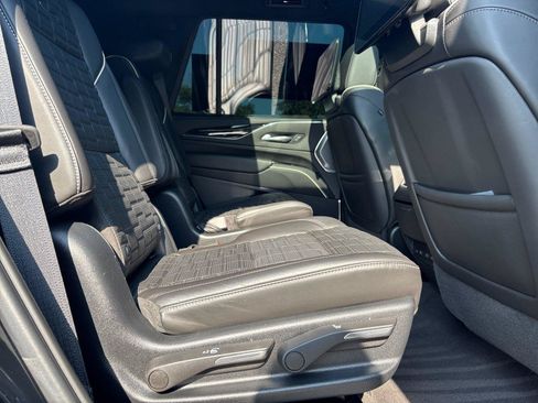 Used 2023 Cadillac Escalade V AWD/4WD image 38