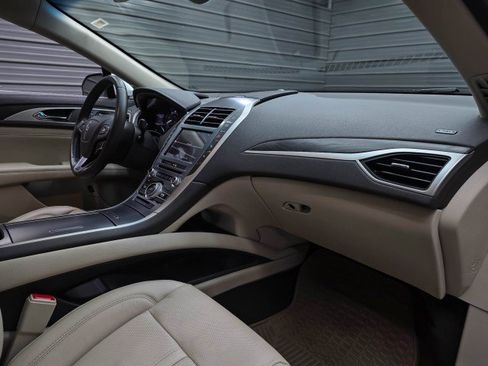 Used 2020 Lincoln MKZ Reserve w/ Elements Package FWD image 12