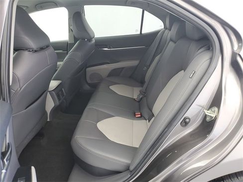 Used 2020 Toyota Camry XLE image 12