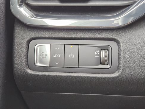 Used 2025 GMC Acadia Elevation image 23