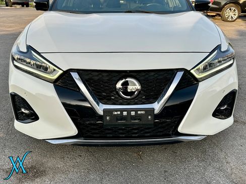 Used 2021 Nissan Maxima SR w/ Sport Mat Group FWD image 11