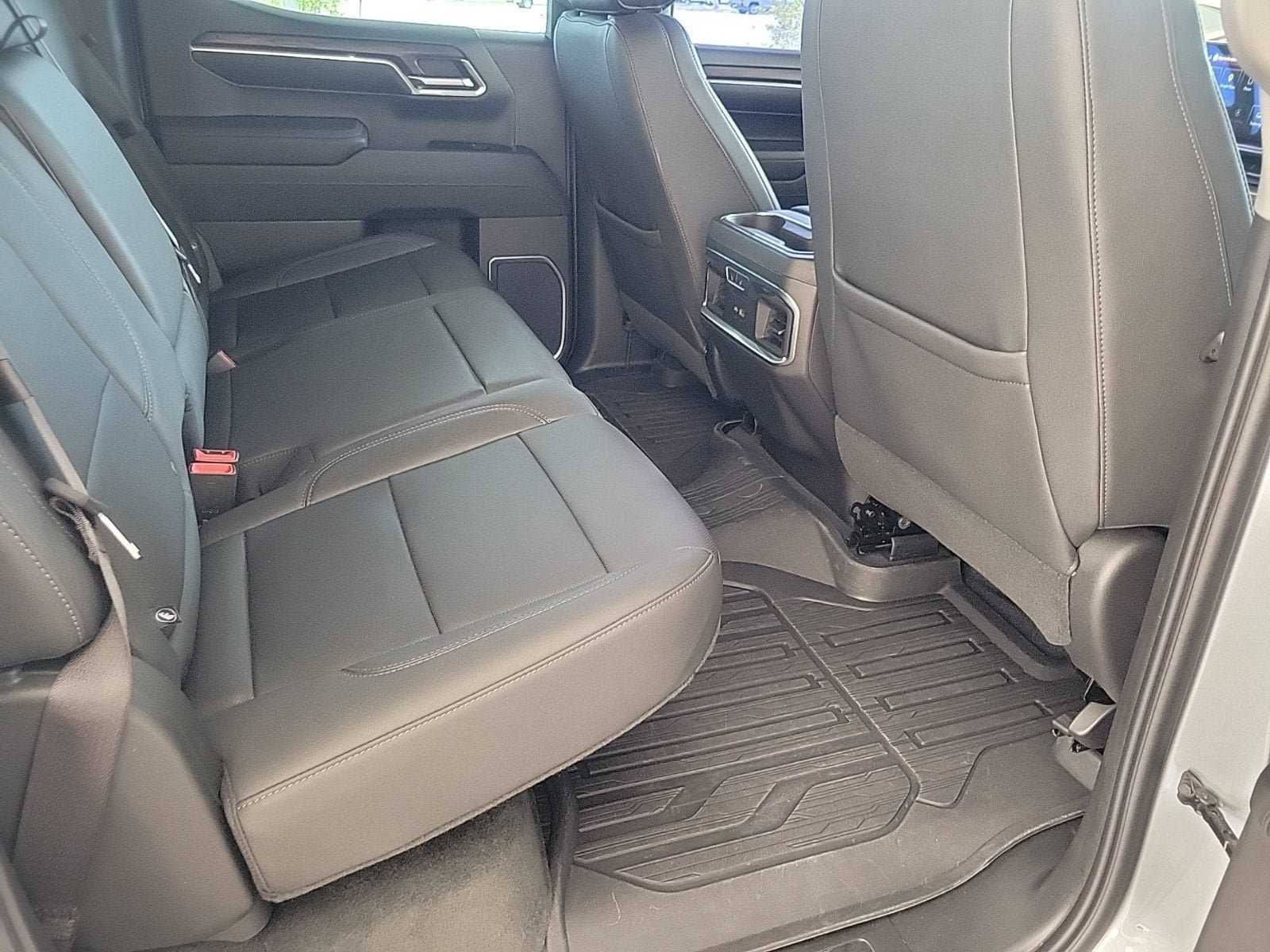 Used 2023 GMC Sierra 1500 SLT w/ SLT Premium Plus Package AWD/4WD image 17