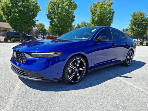 Used 2024 Honda Accord Sport image 3