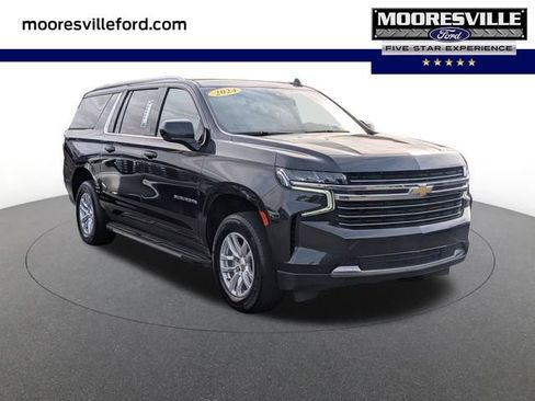 Used 2024 Chevrolet Suburban LT RWD image 1