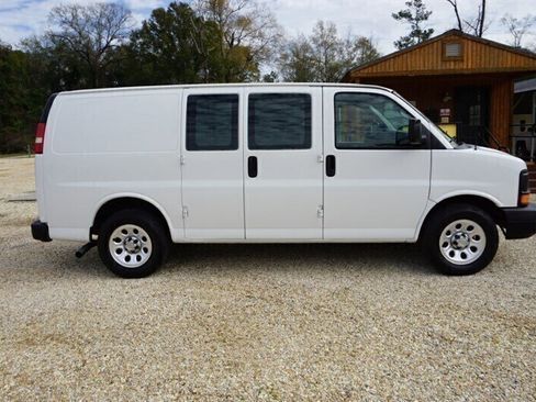 Used 2010 Chevrolet Express 1500 RWD image 14