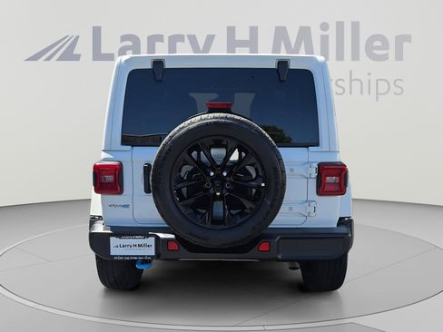 Used 2024 Jeep Wrangler Unlimited Sahara AWD/4WD image 4