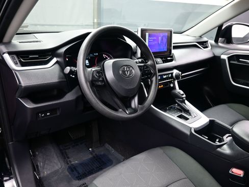 Used 2025 Toyota RAV4 XLE AWD/4WD image 13