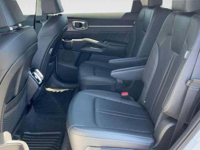 Used 2025 Kia Sorento SX AWD/4WD image 17