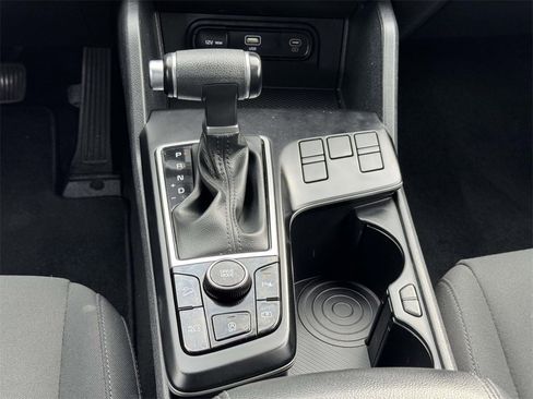 Used 2023 Kia Sportage LX image 6