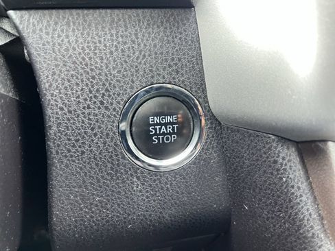 Used 2018 Toyota Highlander Limited AWD/4WD image 17