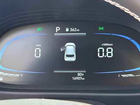 Used 2025 Hyundai Venue Limited FWD image 32