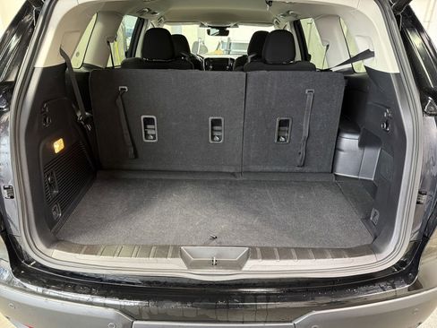 Certified 2024 Subaru Ascent Premium w/ Convenience Package image 18