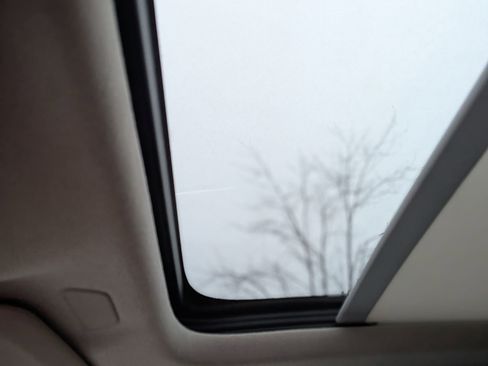 Used 2025 Volvo XC40 B5 Core image 33