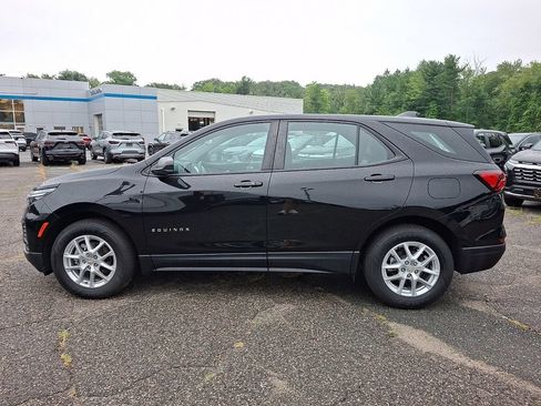 Used 2023 Chevrolet Equinox LS AWD/4WD image 4
